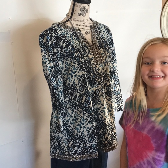 V Christina Top - Picture 4 of 8